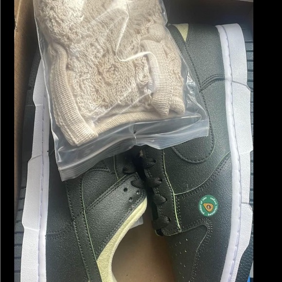 Nike Dunk Low Avocado - Picture 2 of 3